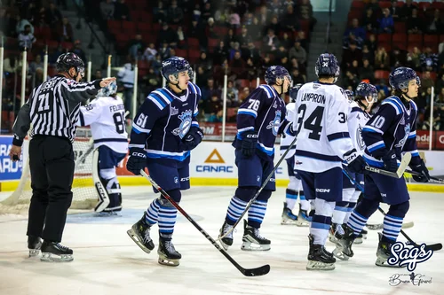 Arret de jeu entre les Saguenéens et le Phoenix&nbsp;