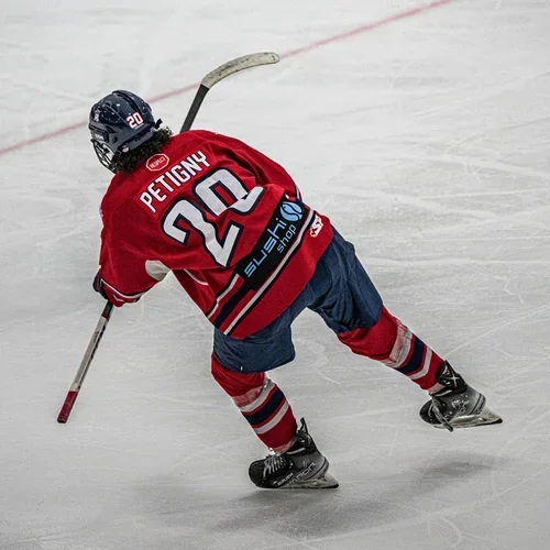 Quand les blessures forcent la jeunesse : Petigny Saisit sa Chance avec les Remparts.