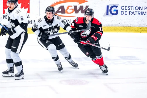 Rémi Gélinas est le seul buteur de la meute, mais il poursuit tout de même son incroyable séquence de 12 buts en 11 matchs avec les Huskies cette saison.