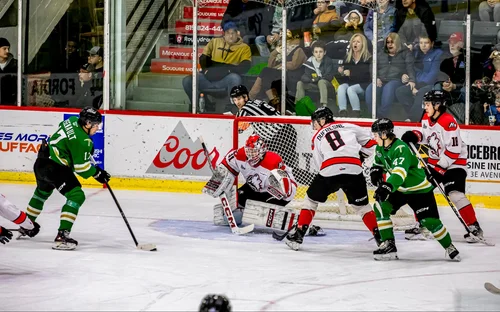 Les Foreurs prennent d'assaut le filet des Huskies