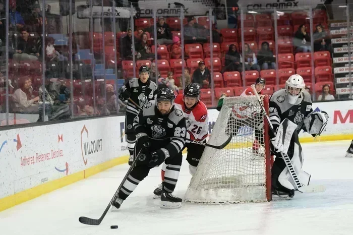 Combat acharné : les Olympiques s'inclinent en tirs de barrage face aux Huskies