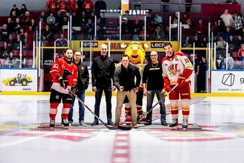 Les Remparts cédent le trophée Jean Rougeau au Drakkar .