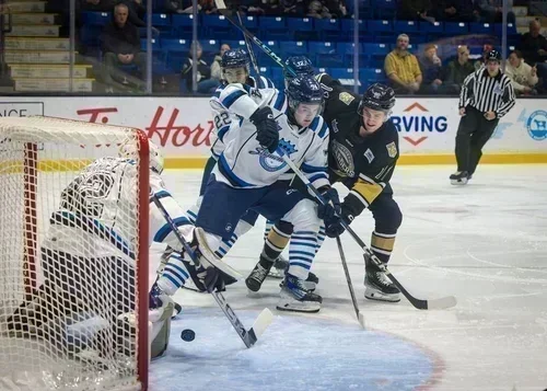 Deux défaites et une victoire pour les Sags dans ce premier week-end dans les maritimes.