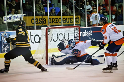 jeu-blanc-pour-raphaël-précourt-face-aux-tigres-de-victoriaville